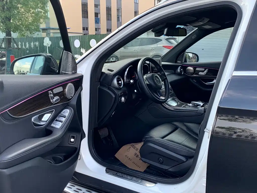 Mercedes-Benz GLC 2016 model GLC 260 4MATIC Luxury