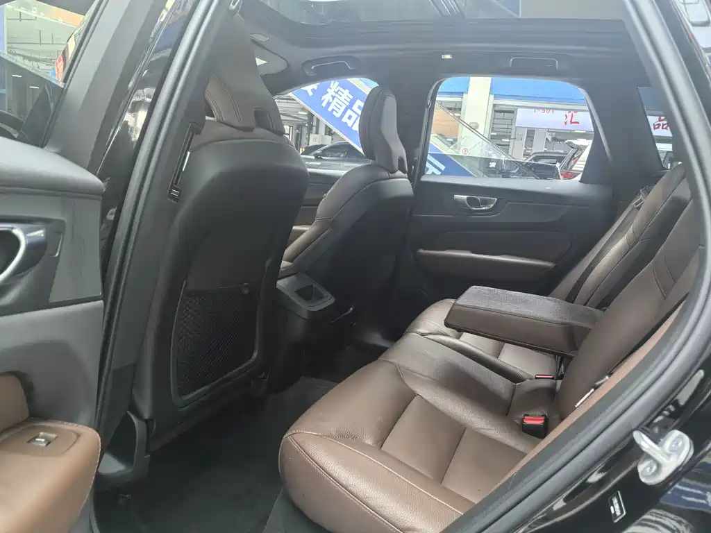 Volvo XC60 2023 B5 AWD Zhiyuan Luxury Edition