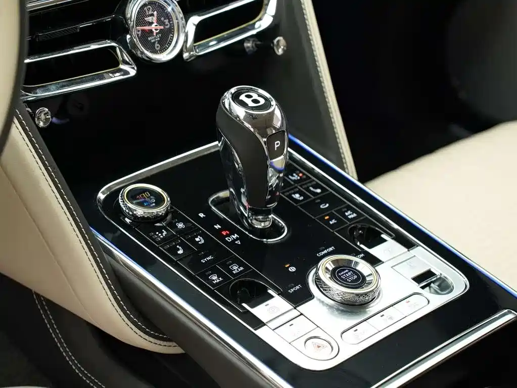 Bentley Flying Spur 2024 4.0T V8 Azure