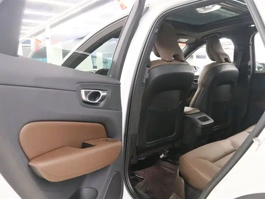Volvo XC60 2023 B5 AWD Momentum