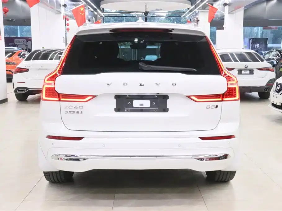 Volvo XC60 2023 B5 AWD Momentum