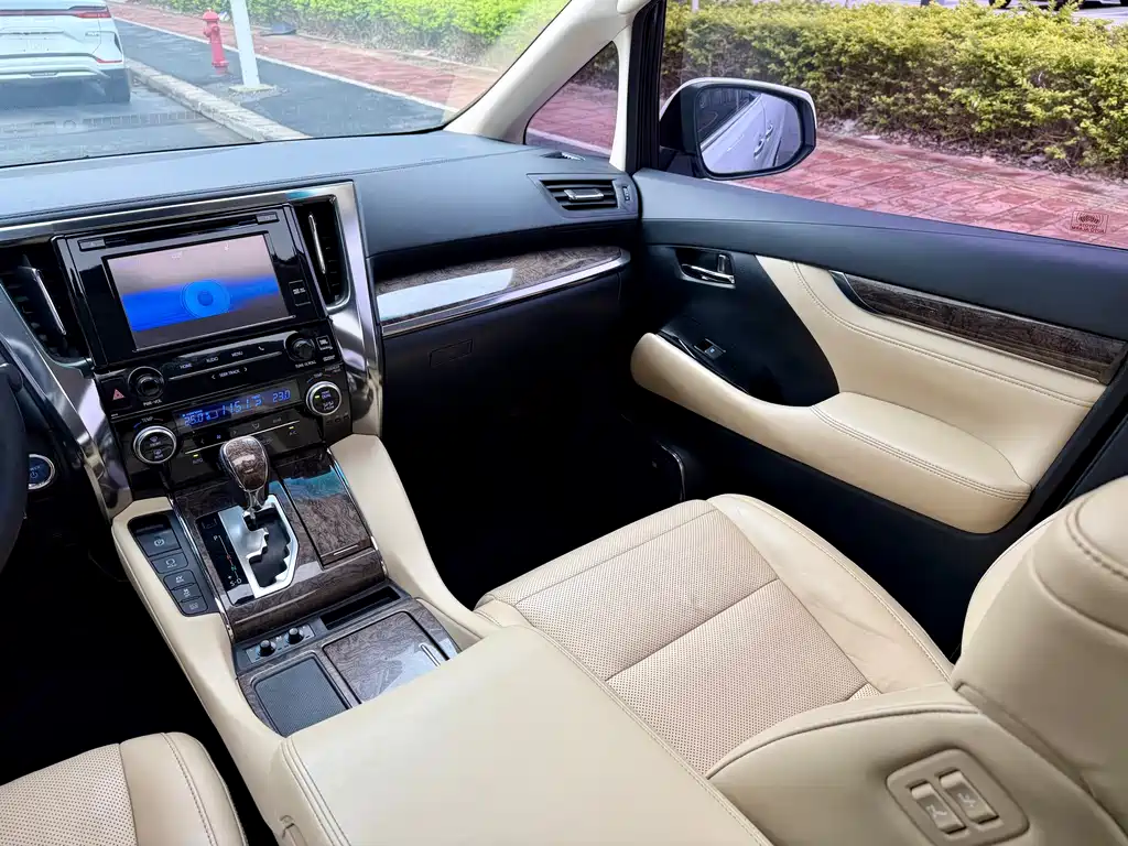 Toyota Alphard 2019 Hybrid 2.5L Premium Edition