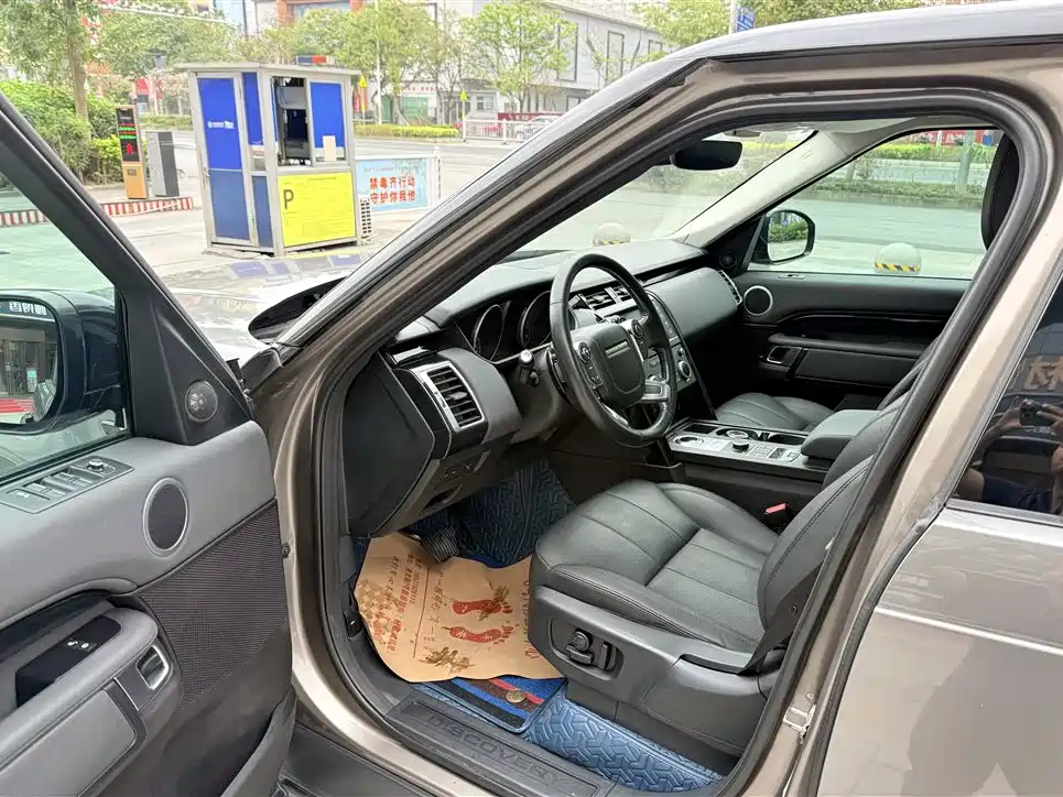 Land Rover Discovery 2017 3.0 SC V6 S