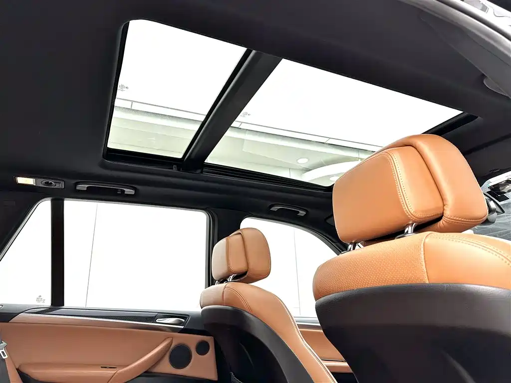BMW X5 M - фото 23