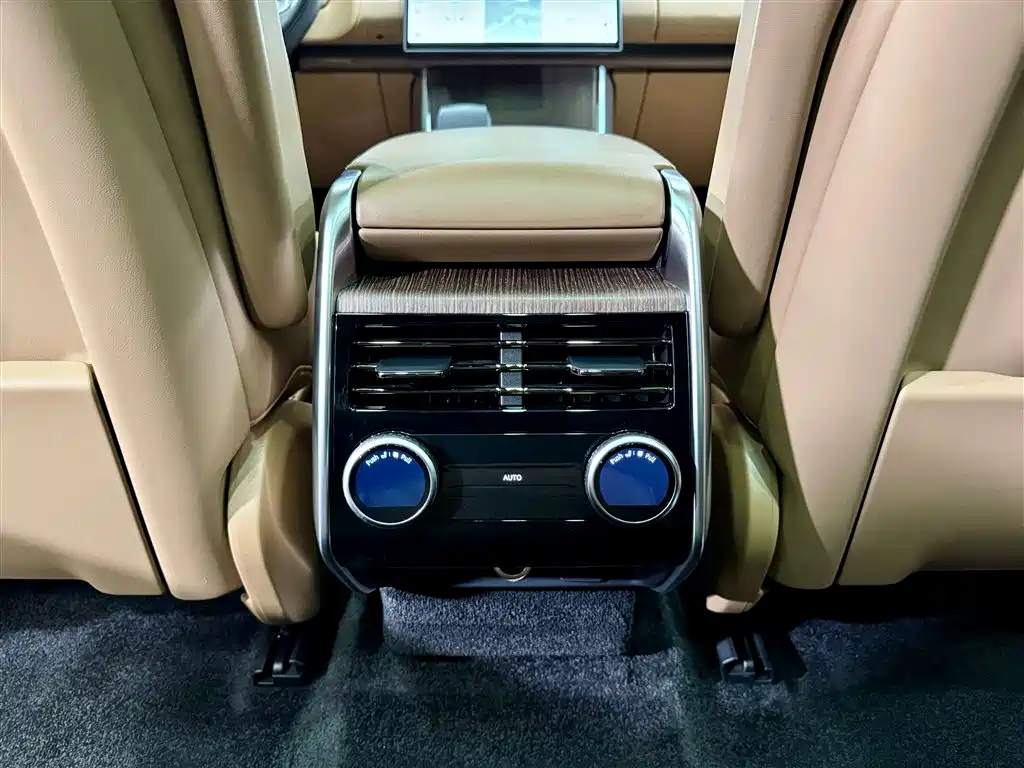 Range Rover 2024 model 3.0 L6 400PS SE LWB 7-seater