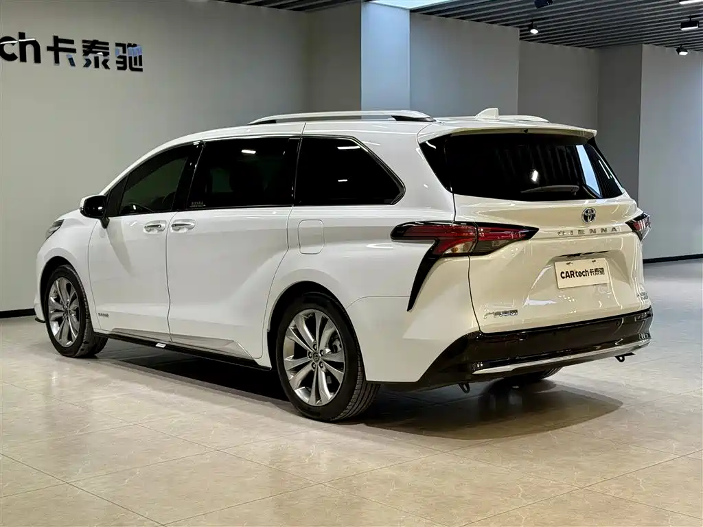 Toyota Sienna 2023 2.5L Hybrid Platinum Edition