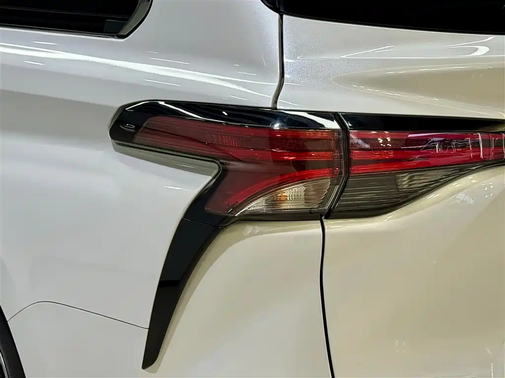 Toyota Sienna 2023 2.5L Hybrid Platinum Edition