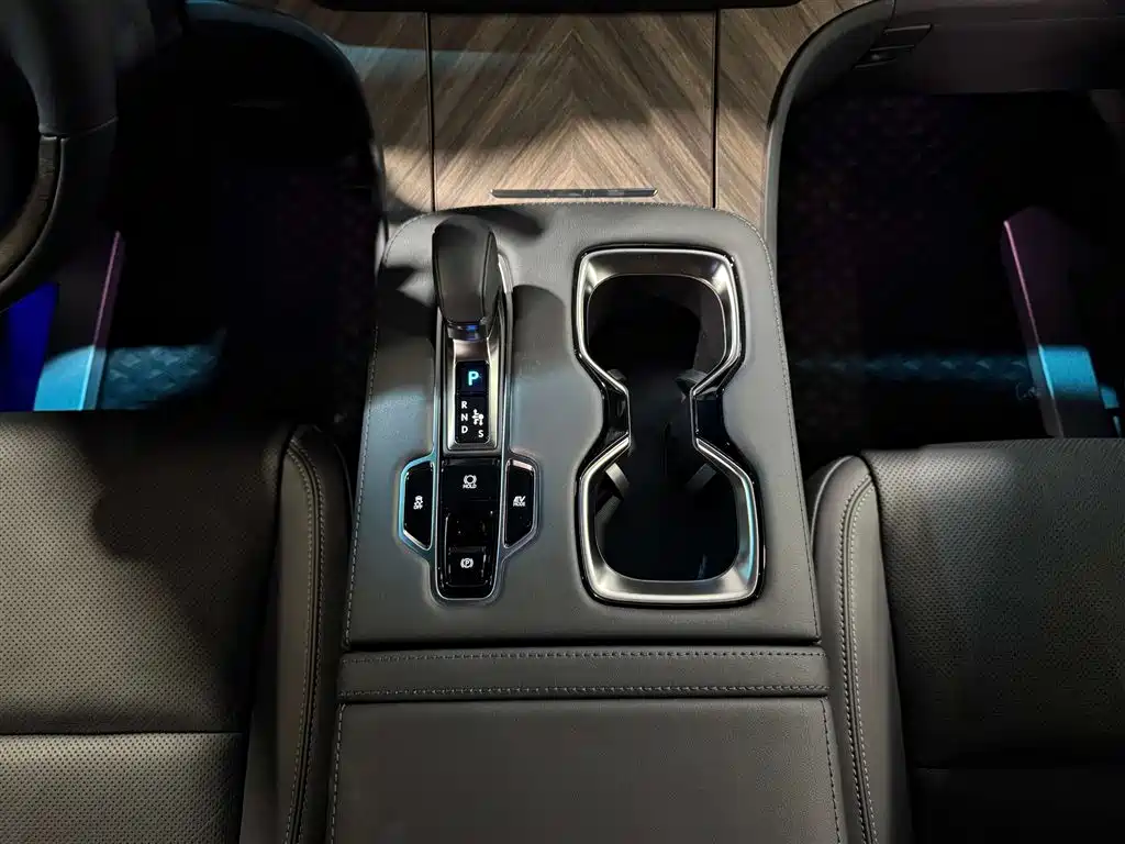 Lexus LM 2023 350h 7-Seat Elegant Edition