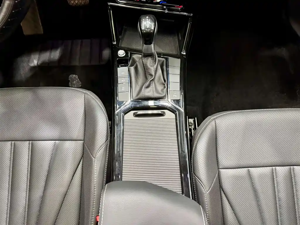 Volkswagen Passat 2025 Elite Edition 330TSI