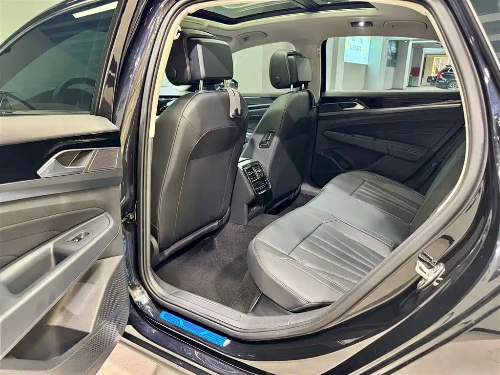 Volkswagen Passat 2025 Elite Edition 330TSI
