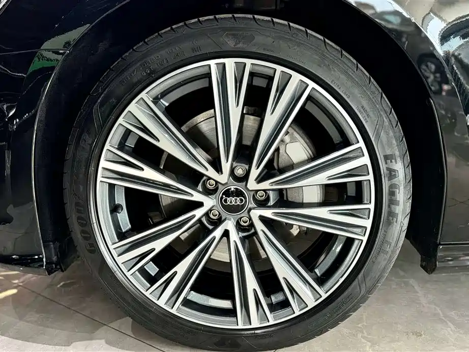 Audi A6L 2023 45 TFSI Quattro Dynamic Selection