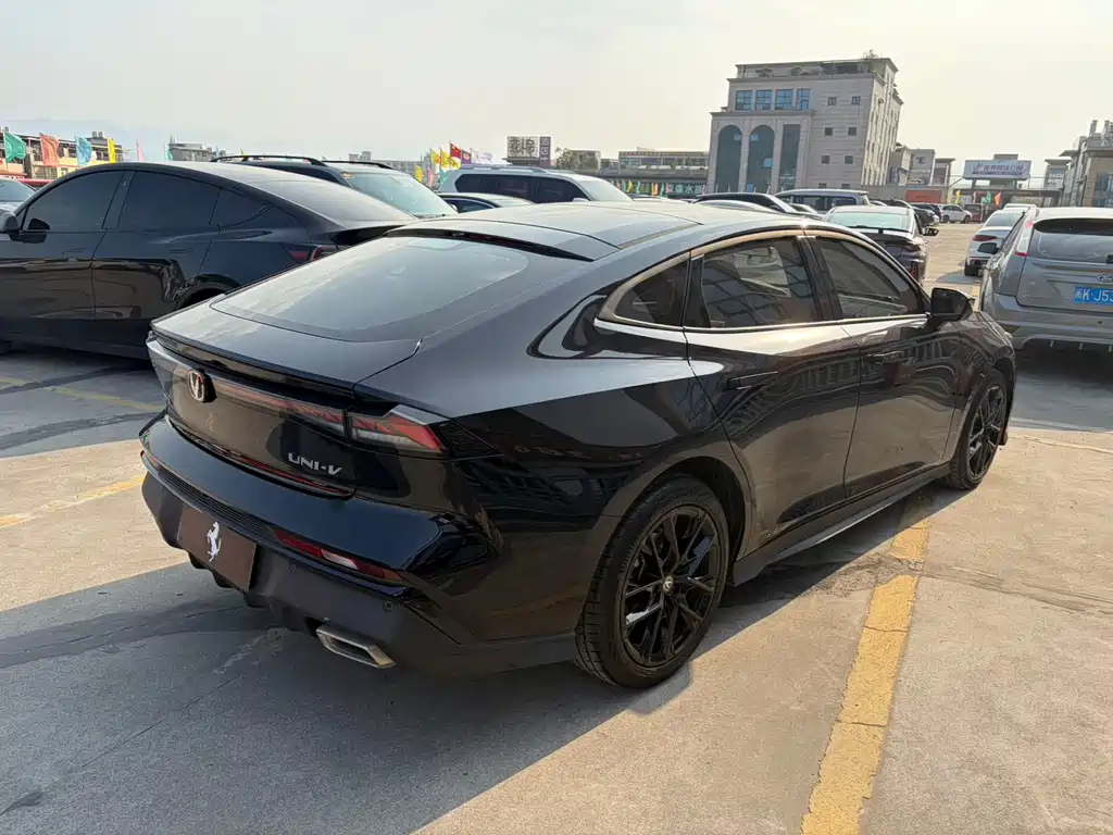 Changan UNI-V 2024 1.5T Premium Edition
