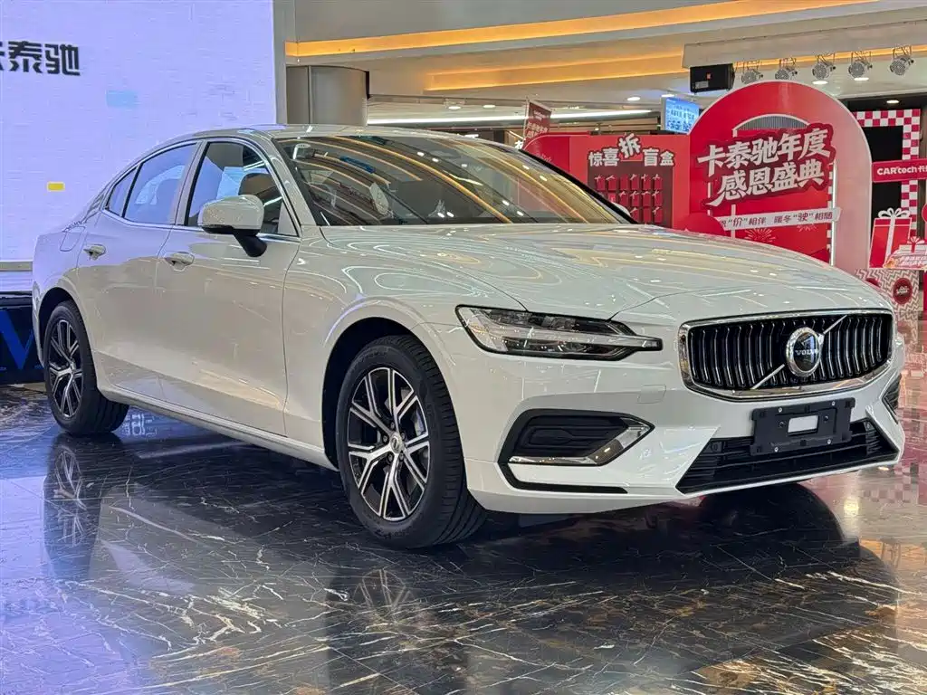 Volvo S60 2026 B4