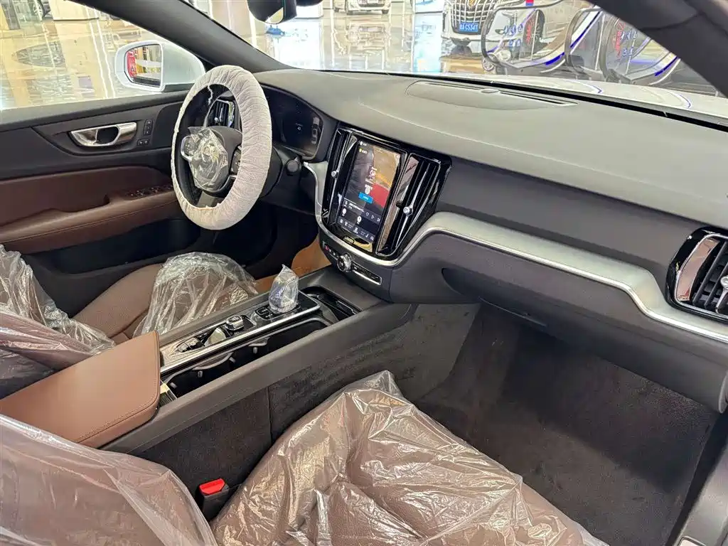 Volvo S60 2026 B4