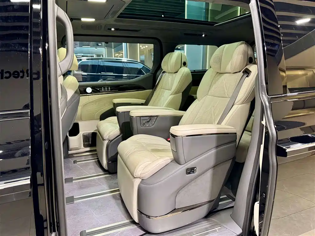 Zeekr 009 2024 7-Seater Aisle Edition AWD 108kWh