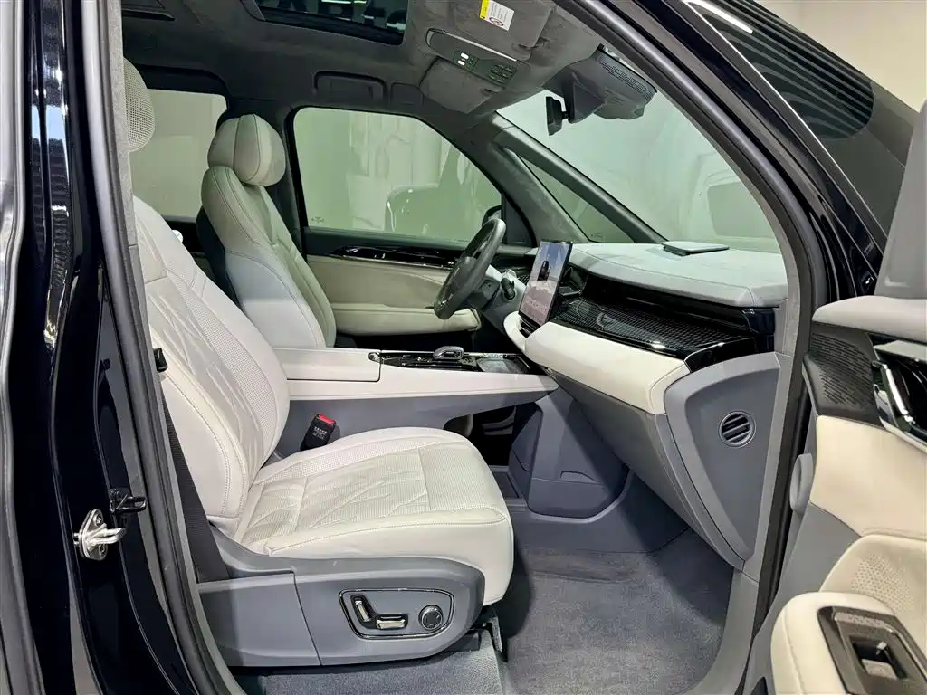 Zeekr 009 2024 7-Seater Aisle Edition AWD 108kWh