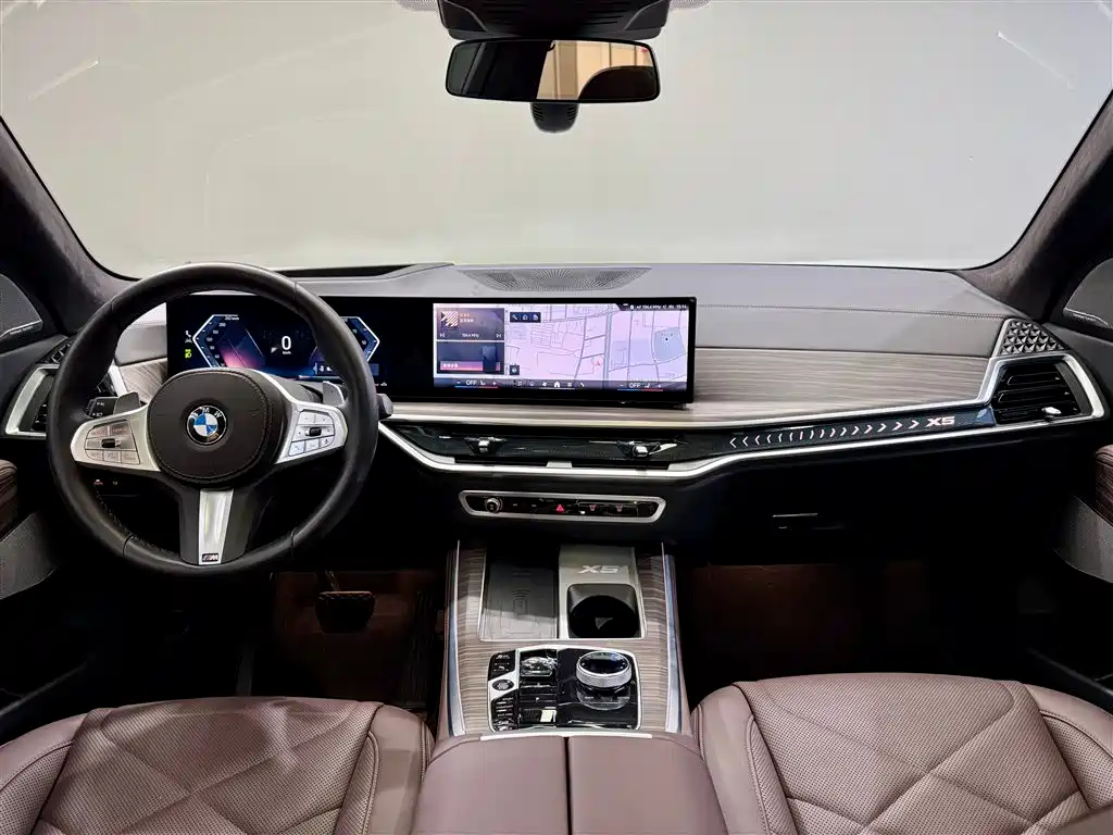 BMW X5 2023 xDrive40Li M Sport Package