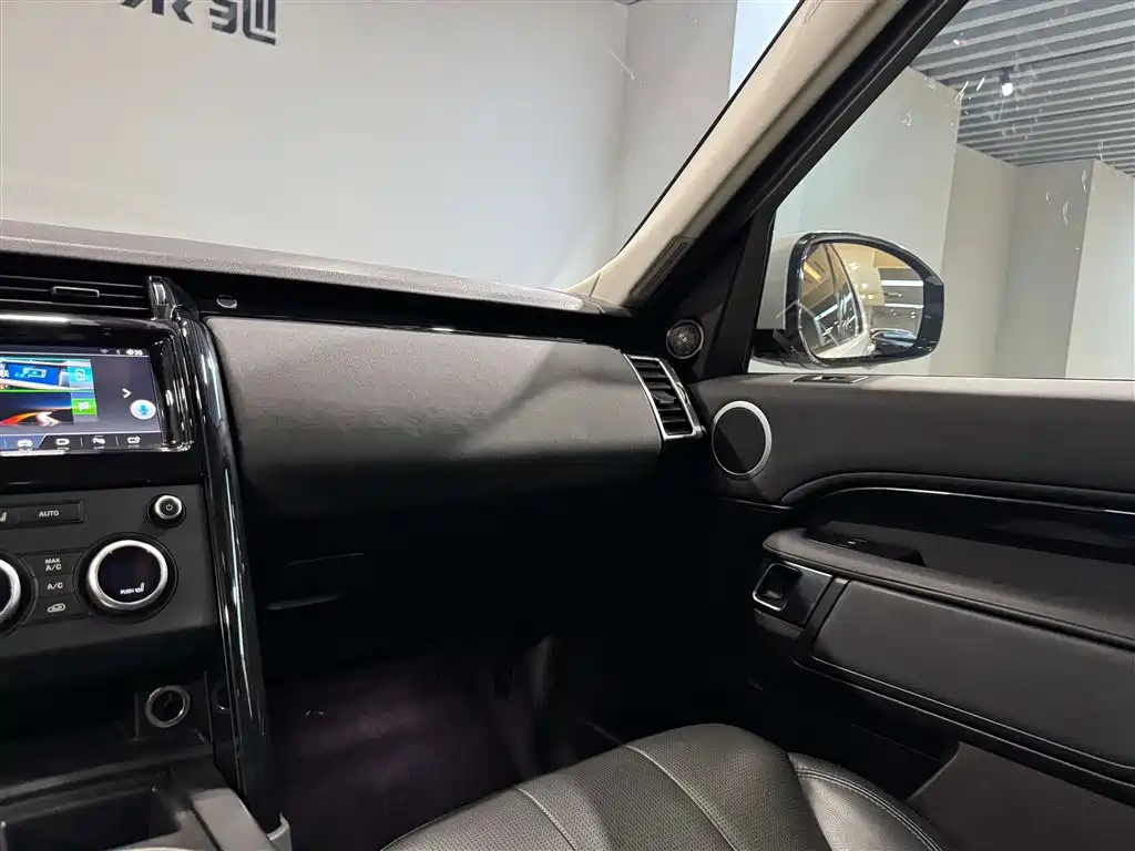 Land Rover Discovery 2018 3.0 SC V6 SE