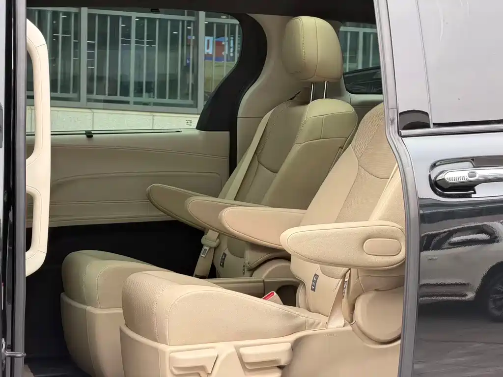 Granvia 2024 2.5L HEV Noble PLUS