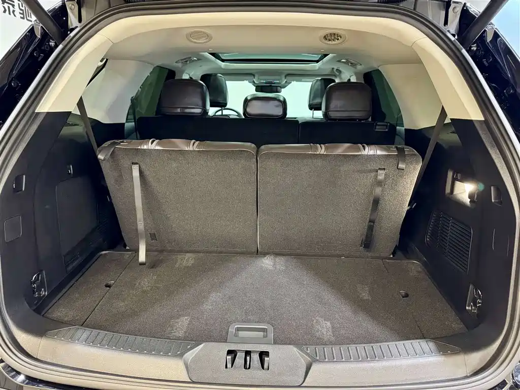 2024 Ford Explorer 2.3T EcoBoost 4WD Titanium Edition 7-Seater