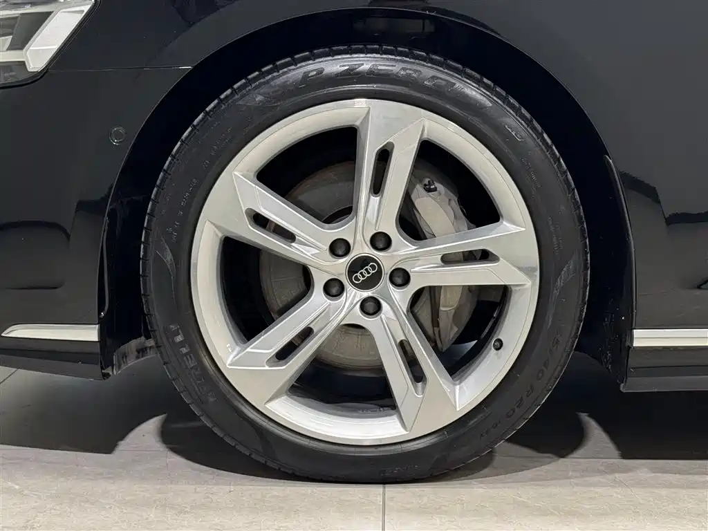 Audi A8L 50 TFSI quattro