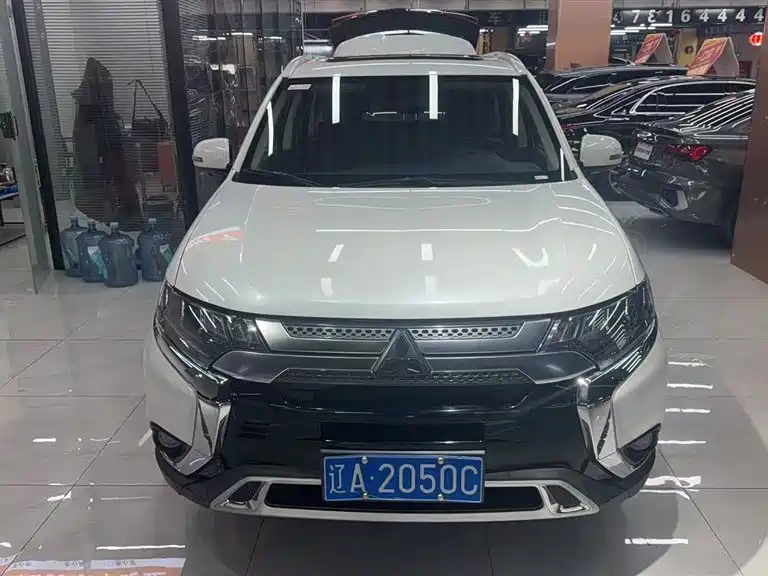 Mitsubishi Outlander 2020 2.4L 4WD Zhi Xiang Edition 7-Seater