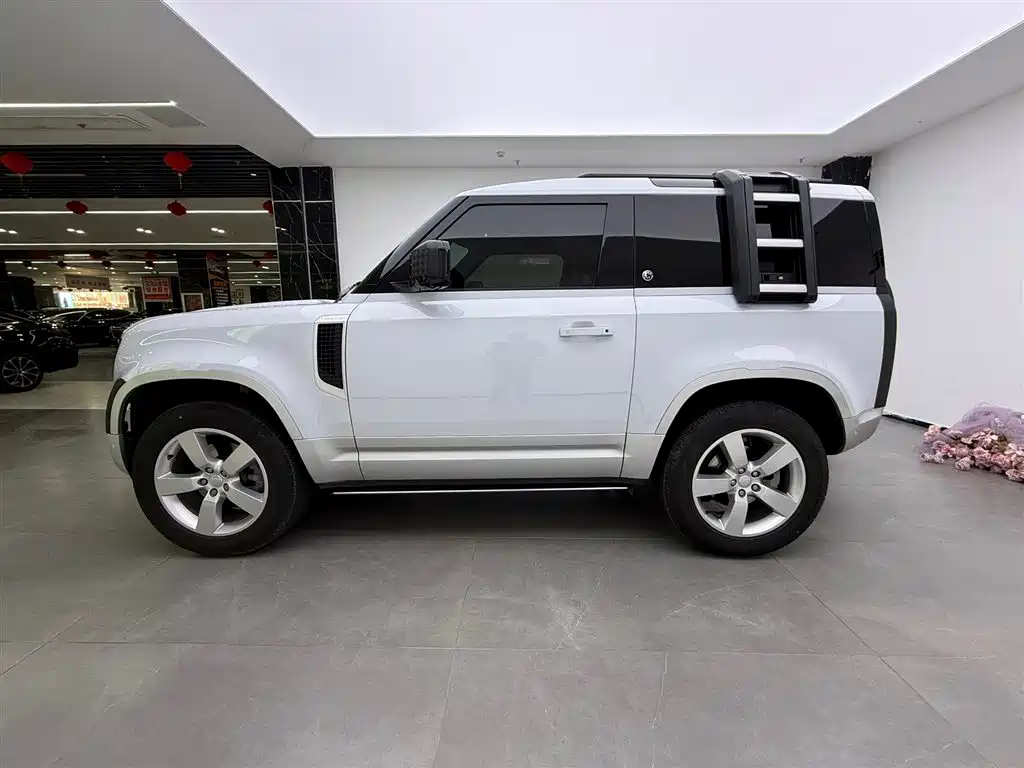 Land Rover Defender 2022 90 2.0T P300