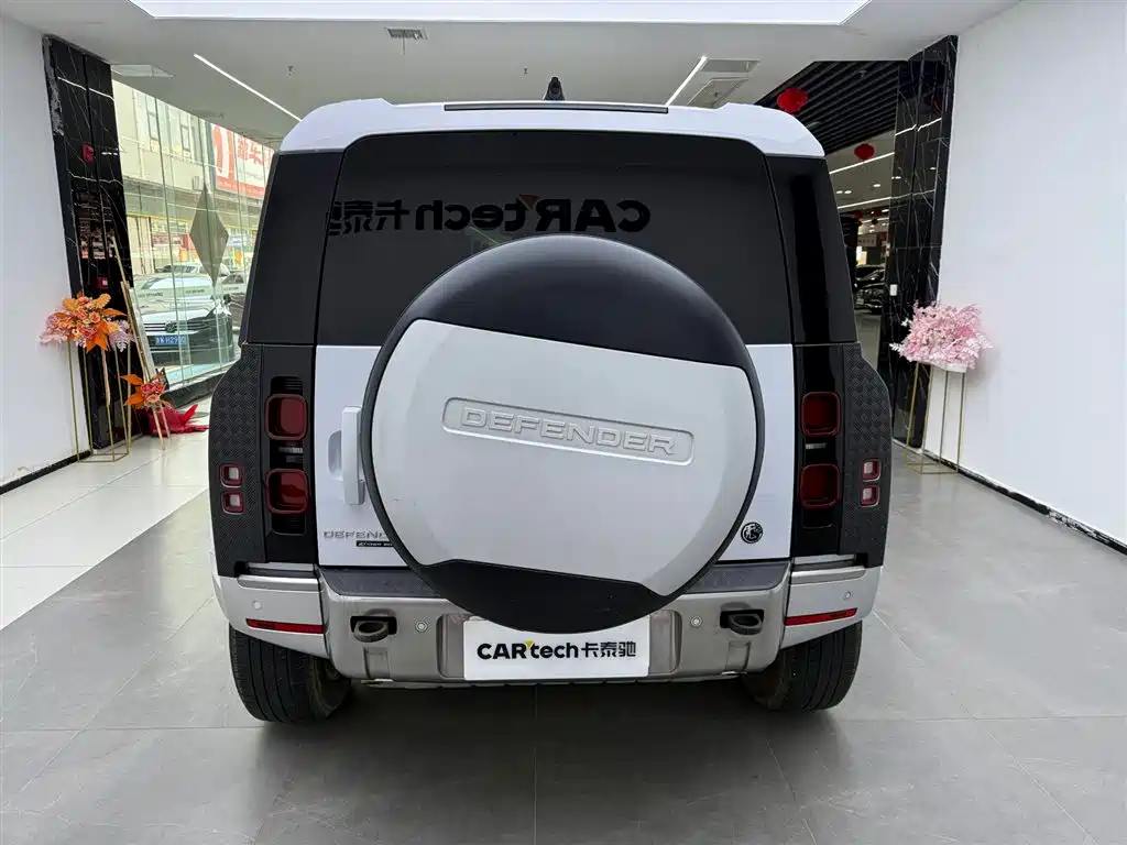 Land Rover Defender 2022 90 2.0T P300