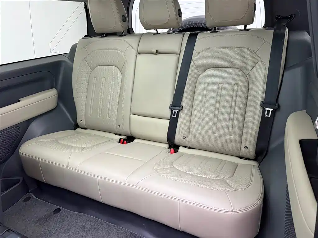 Land Rover Defender 2022 90 2.0T P300