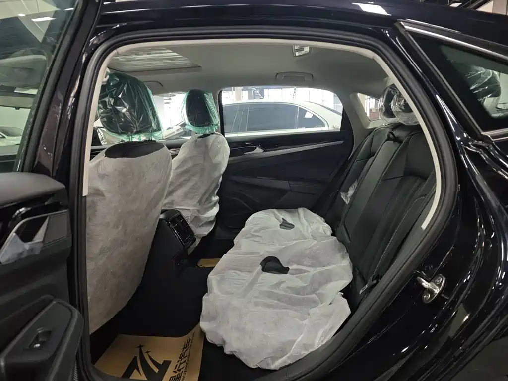 Volkswagen Passat PHEV 2025 430PHEV Hybrid Business Edition