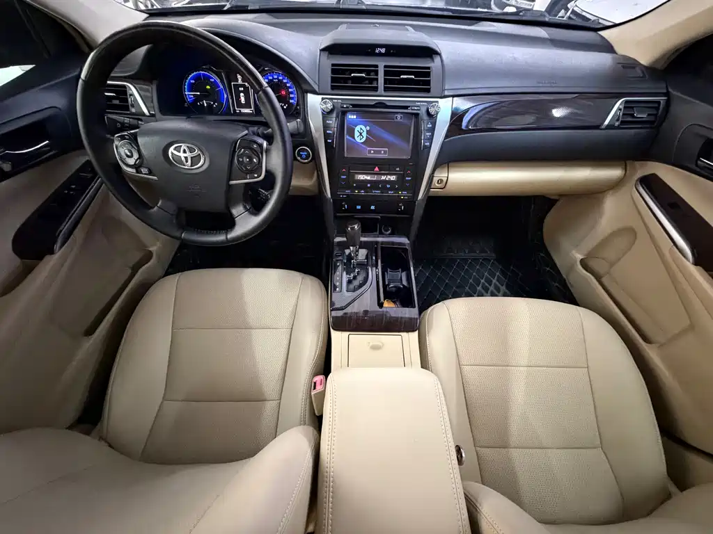 Toyota Camry 2016 2.5G 10th Anniversary Luxury Navigation Edition