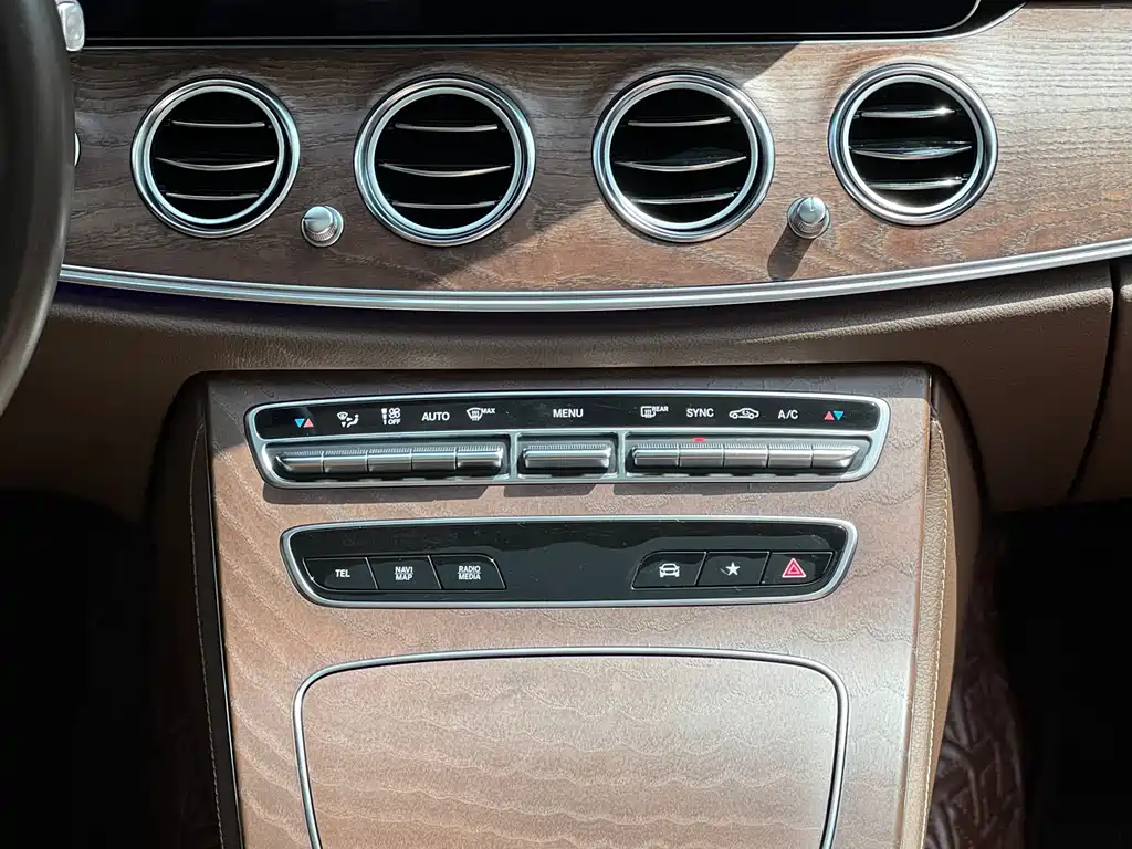 Mercedes-Benz E-Class 2023 E 260 L