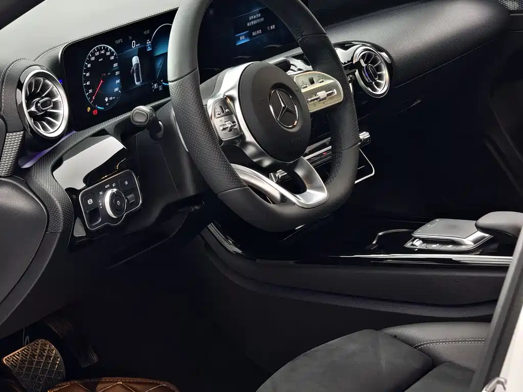 Mercedes-Benz A-Class 2022 Facelift 3 A 200 L Sport Sedan Fashion Edition