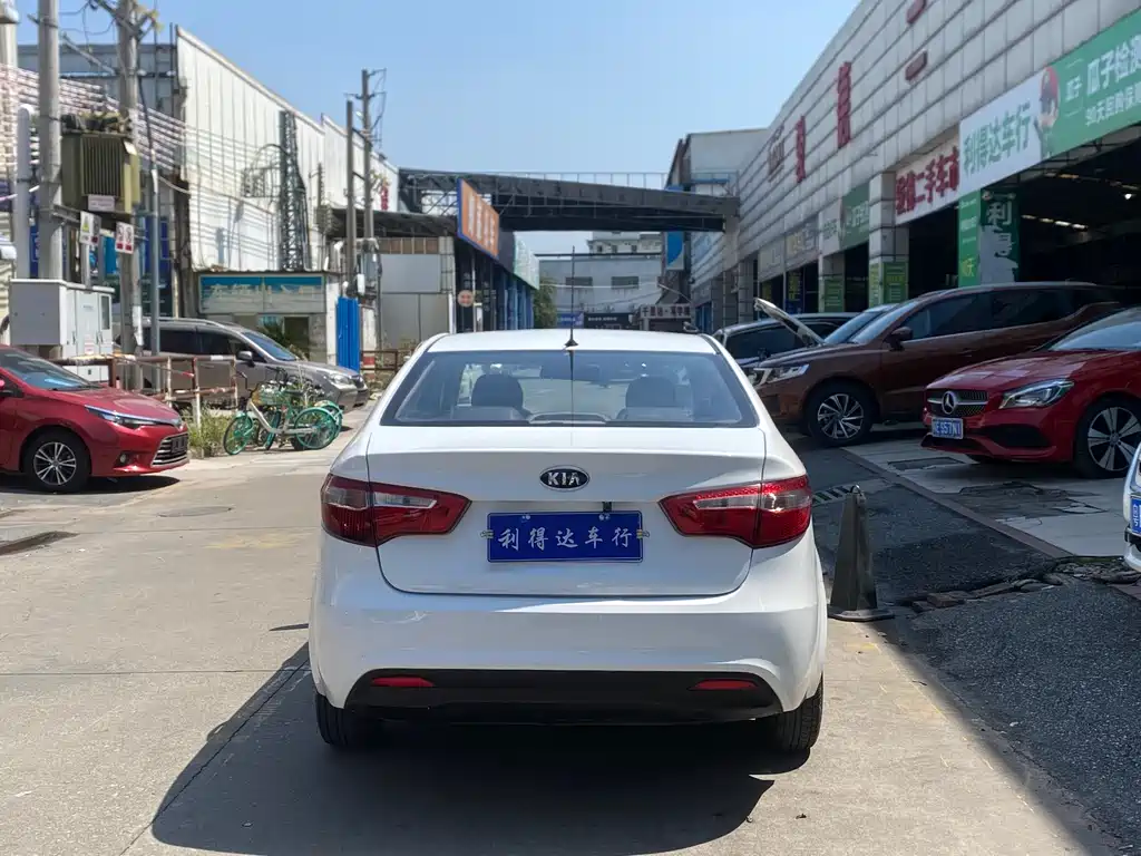 Kia K2 2011 Sedan 1.4L AT GLS