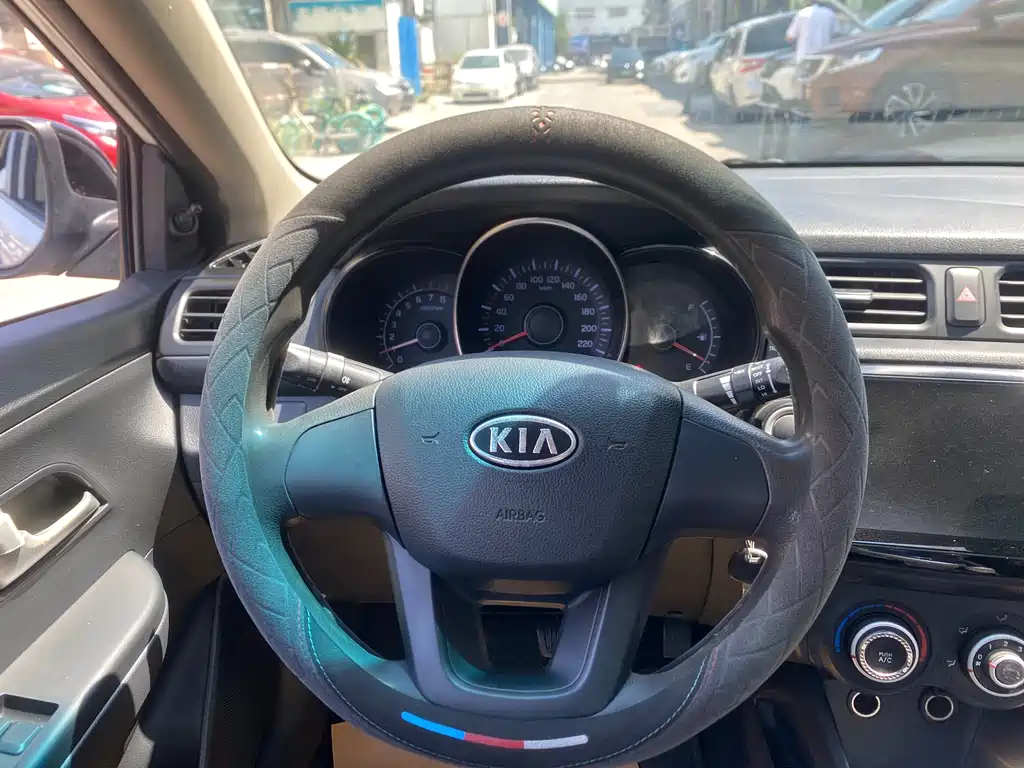 Kia K2 2011 Sedan 1.4L AT GLS