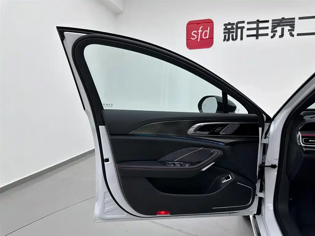 Hongqi H6 2025 2.0T Zhi Shang Edition