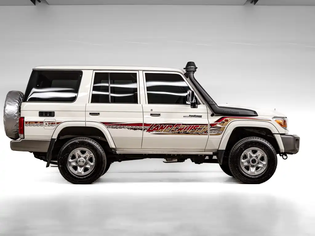 Land Cruiser LC76 2022 4.0L Manual