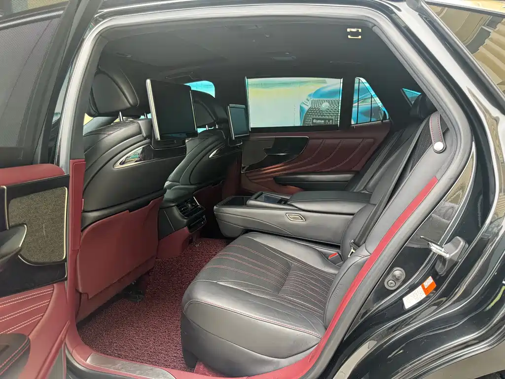 Lexus LS 500h Executive Edition