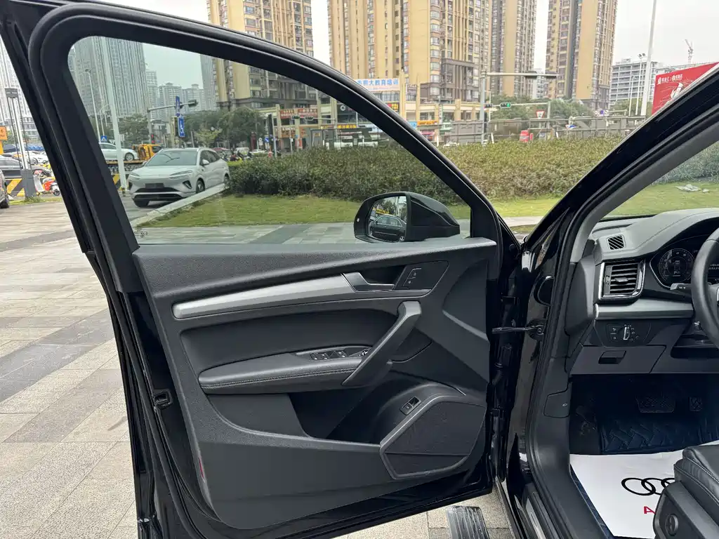 Audi Q5L 2022 40 TFSI Fashion Dynamic Trim