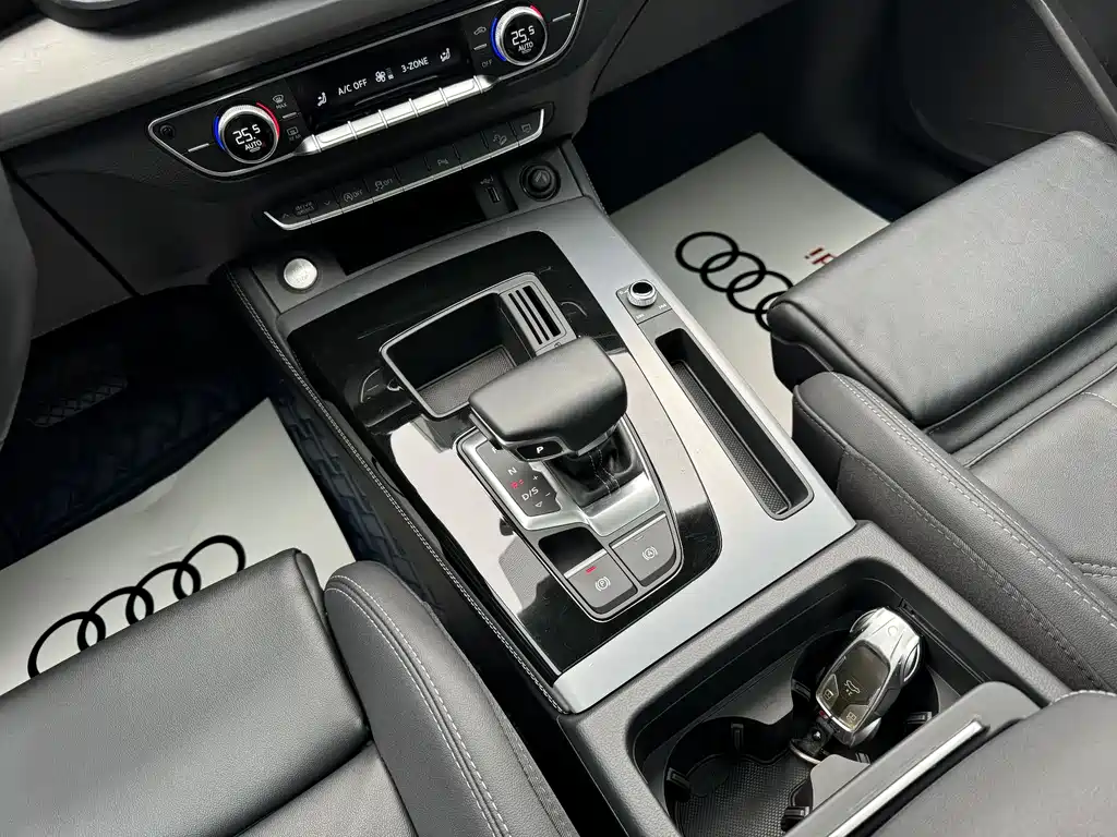 Audi Q5L 2022 40 TFSI Fashion Dynamic Trim