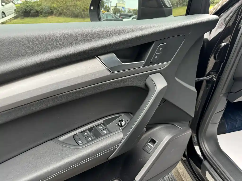 Audi Q5L 2022 40 TFSI Fashion Dynamic Trim