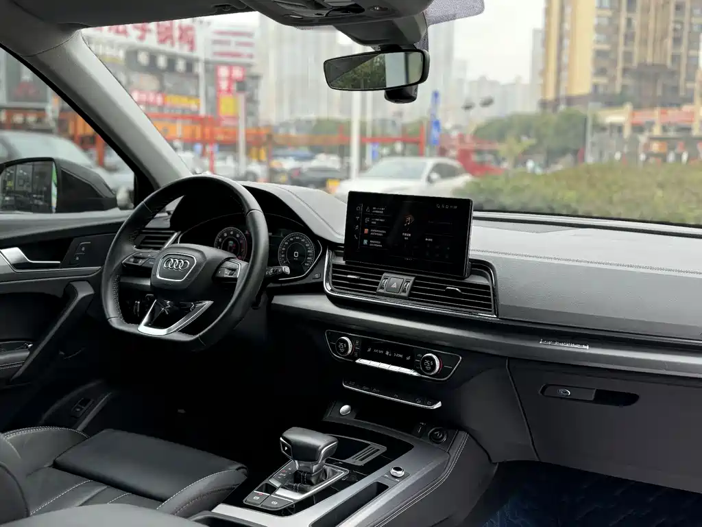 Audi Q5L 2022 40 TFSI Fashion Dynamic Trim