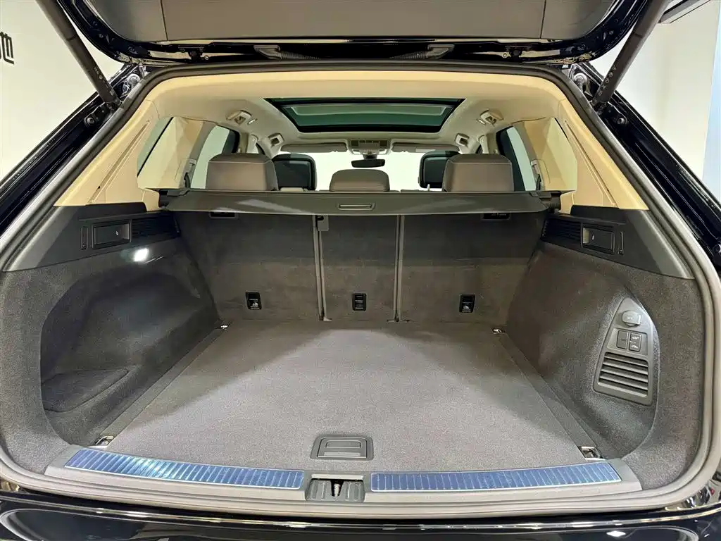 Touareg 2023 3.0TSI R-Line Black Edition
