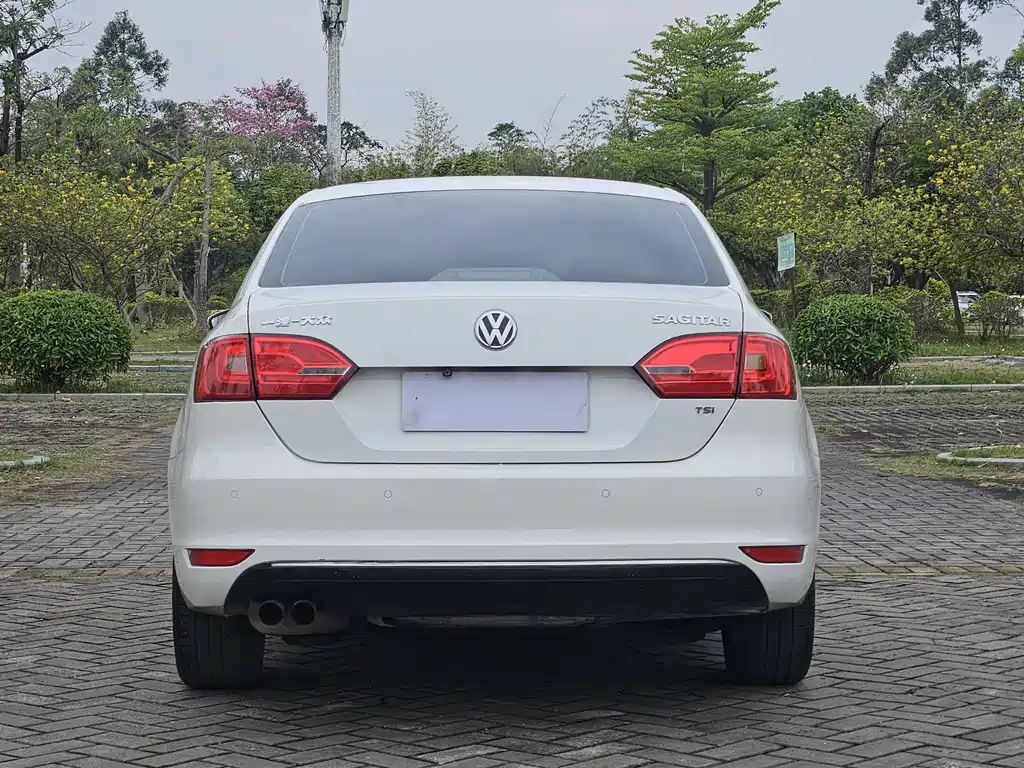 Volkswagen Sagitar 2012 1.4TSI Automatic Luxury Edition