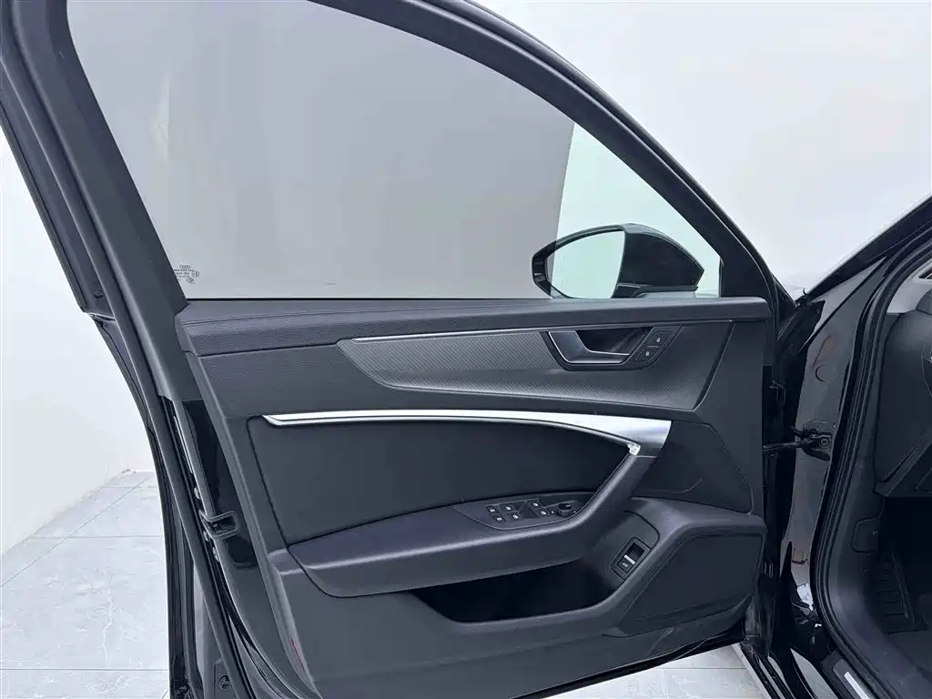 Audi A6L 2019 40 TFSI Luxury Elegant Trim
