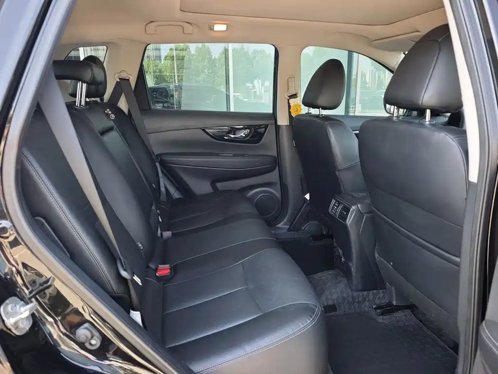 Nissan X-Trail 2023 Classic 2.0L 2WD Smart Connect Premium Edition