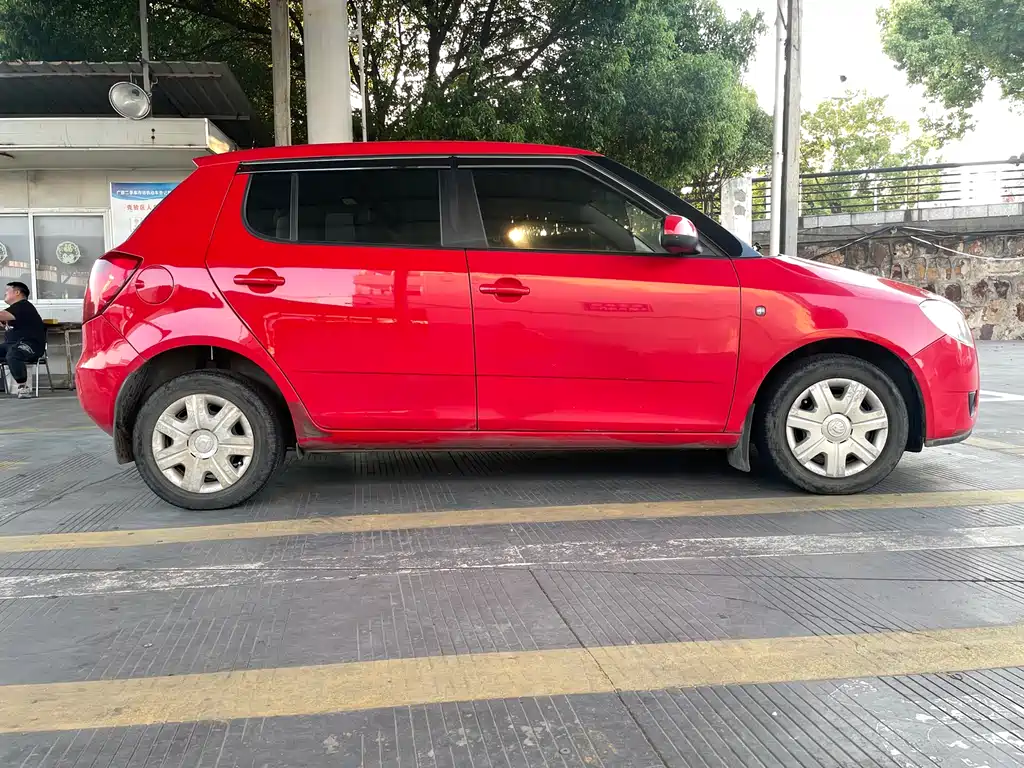 Skoda Fabia 2011 1.4L Automatic Jingling Edition