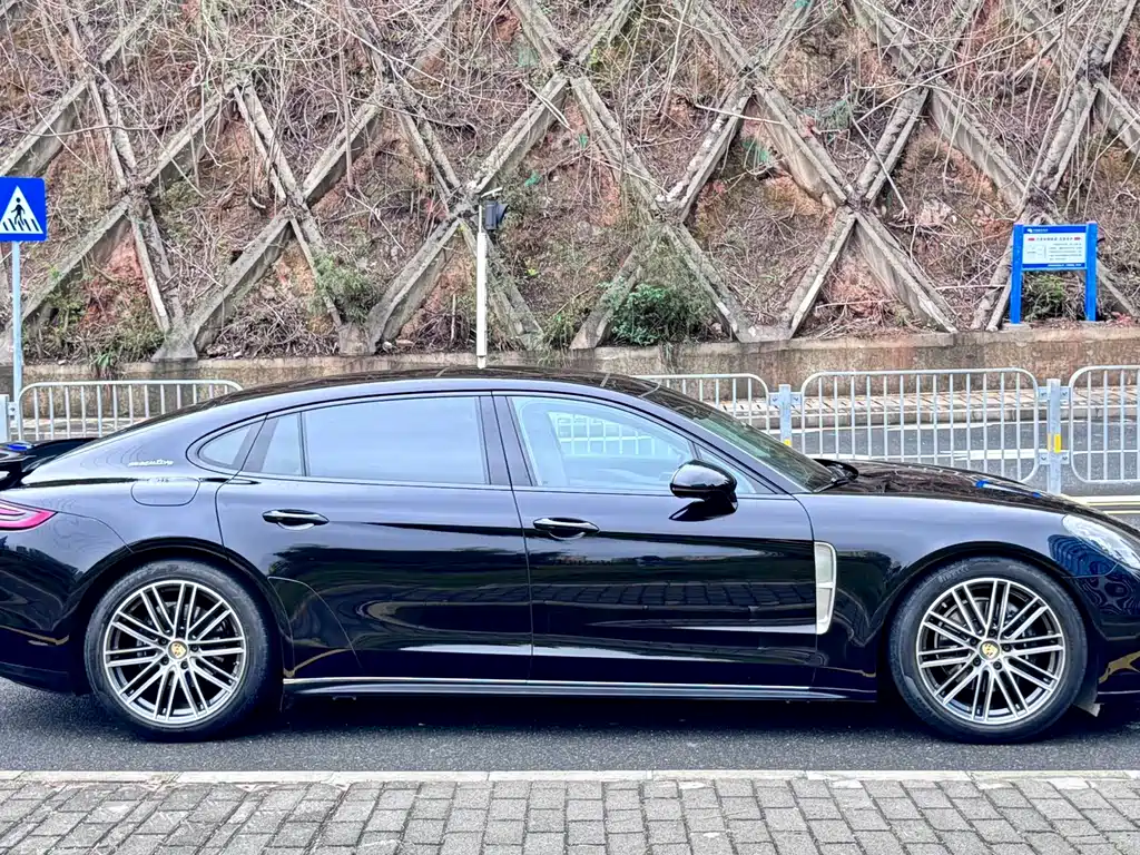 2017 Porsche Panamera Executive LWB 3.0T