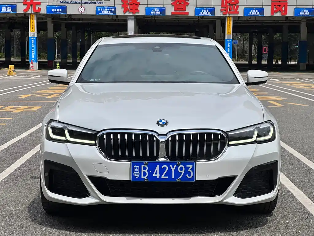 BMW 5 Series 2022 525Li M Sport Package - фото 4