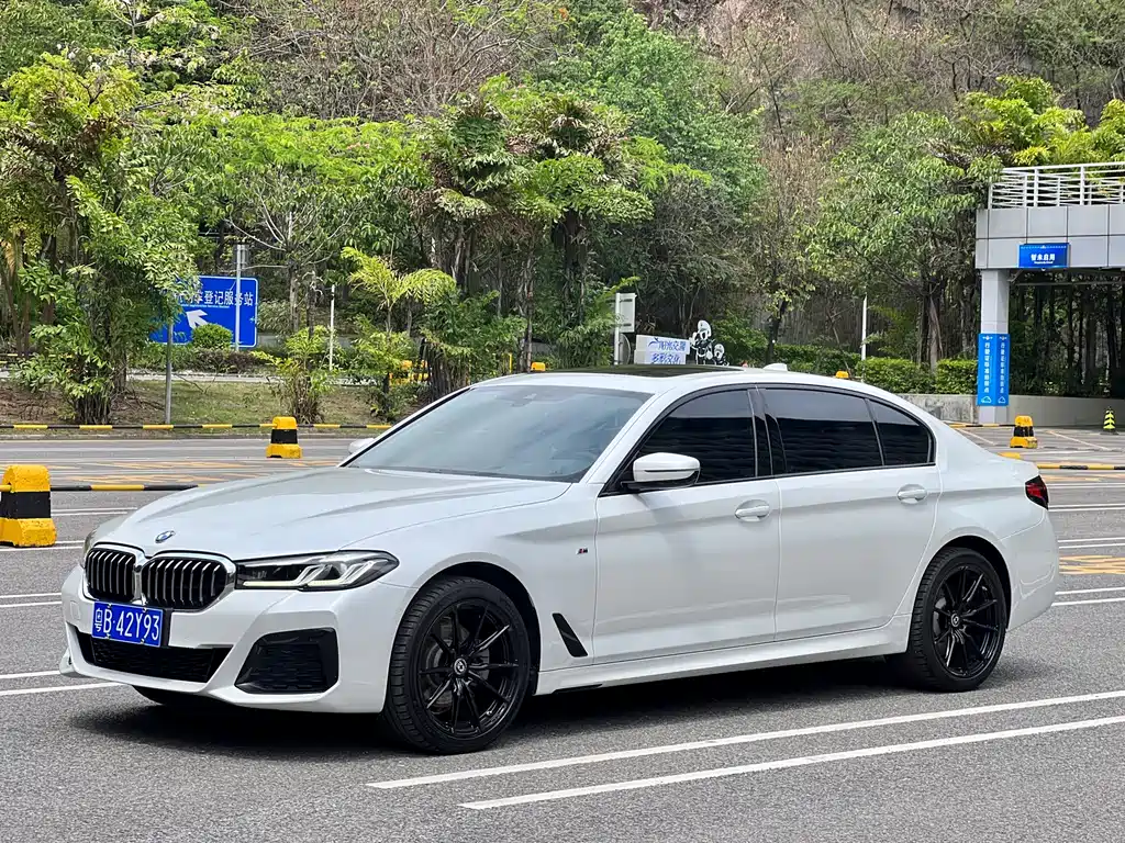 BMW 5 Series 2022 525Li M Sport Package